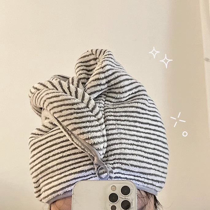 マイクロファイバー製、ストライプ柄の速乾ヘアタオル。吸水性が - Spa Towel のレビューと価格