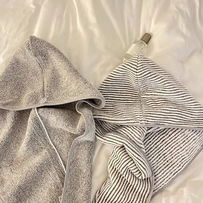 マイクロファイバー製、ストライプ柄の速乾ヘアタオル。吸水性が - Spa Towel のレビューと価格